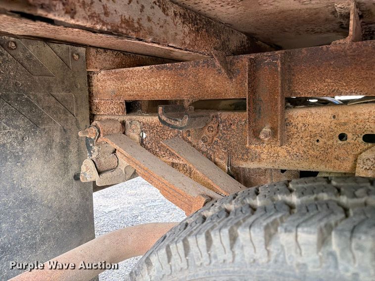 image for item DZ4785 1995 Ford F450 Super Duty flatbed truck