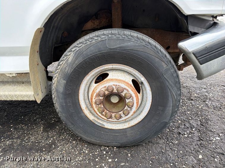 image for item DZ4785 1995 Ford F450 Super Duty flatbed truck