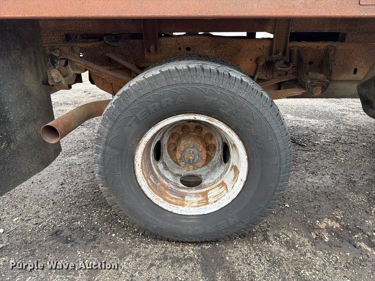 image for item DZ4785 1995 Ford F450 Super Duty flatbed truck