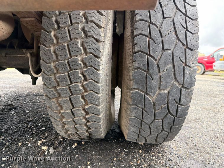 image for item DZ4785 1995 Ford F450 Super Duty flatbed truck