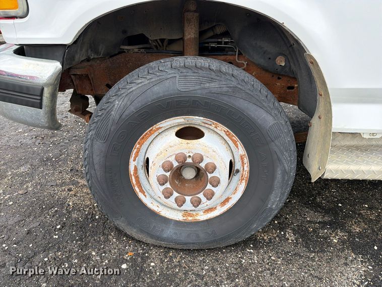 image for item DZ4785 1995 Ford F450 Super Duty flatbed truck