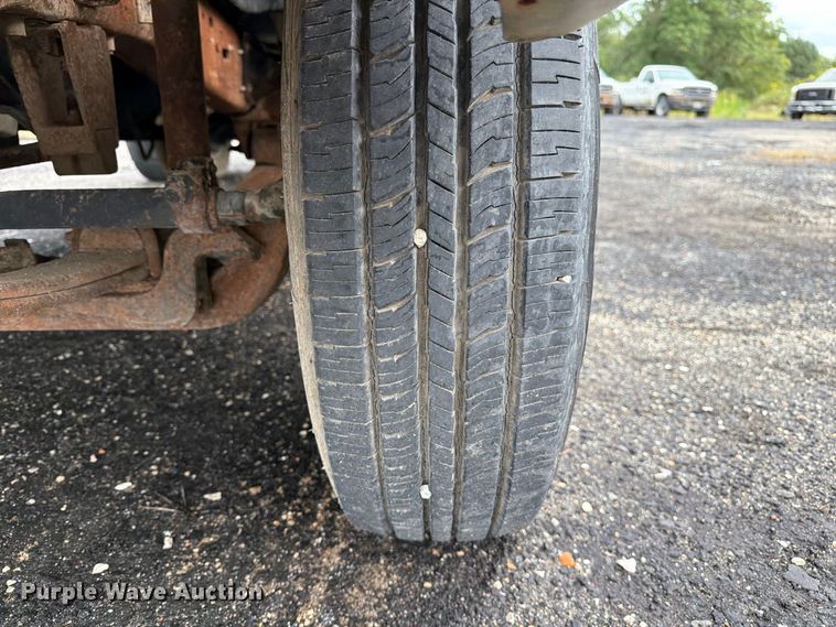 image for item DZ4785 1995 Ford F450 Super Duty flatbed truck