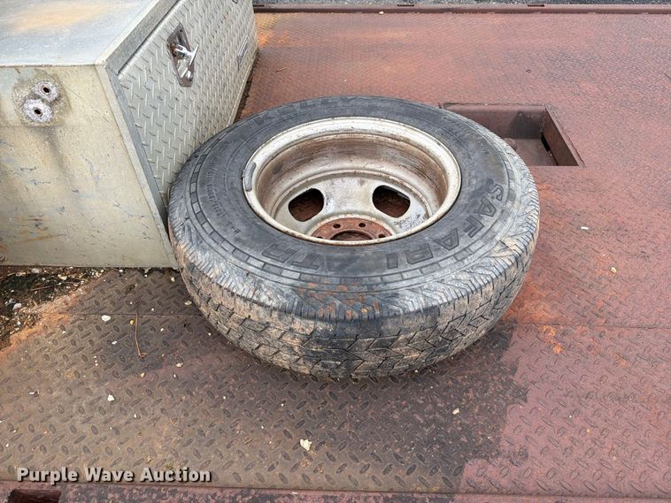 image for item DZ4785 1995 Ford F450 Super Duty flatbed truck