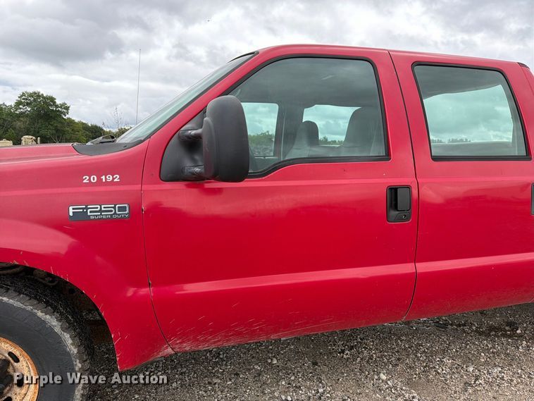 image for item DZ4786 2004 Ford F250 Super Duty Crew Cab pickup truck