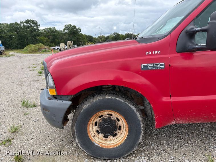 image for item DZ4786 2004 Ford F250 Super Duty Crew Cab pickup truck