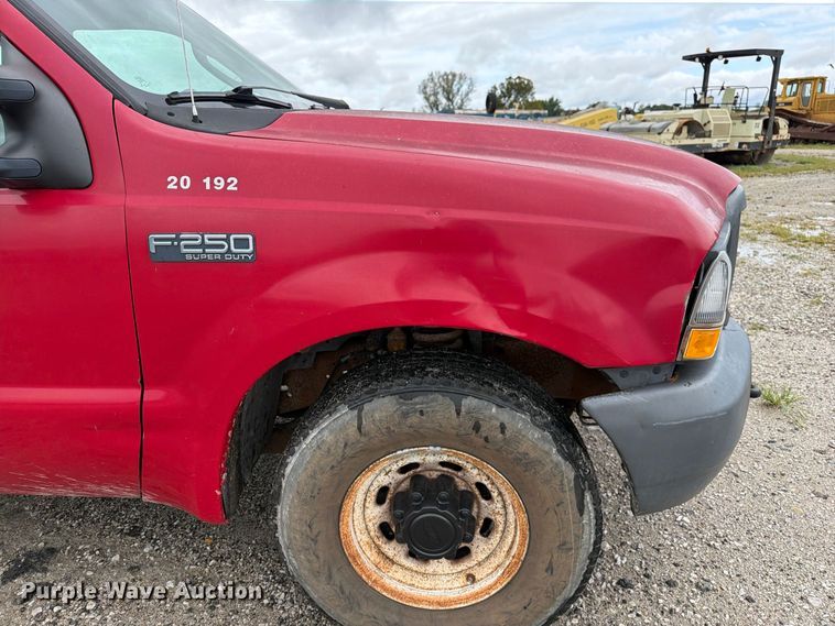 image for item DZ4786 2004 Ford F250 Super Duty Crew Cab pickup truck
