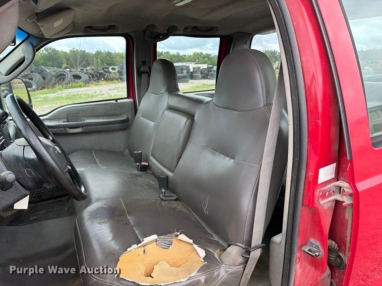 image for item DZ4786 2004 Ford F250 Super Duty Crew Cab pickup truck