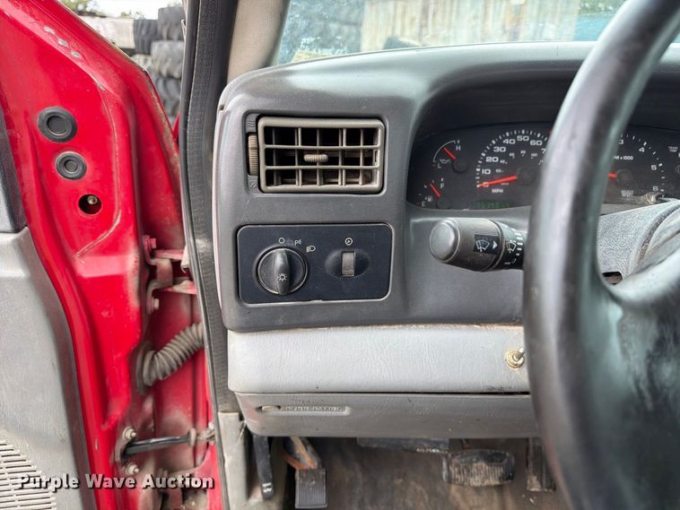 image for item DZ4786 2004 Ford F250 Super Duty Crew Cab pickup truck