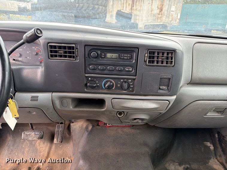 image for item DZ4786 2004 Ford F250 Super Duty Crew Cab pickup truck