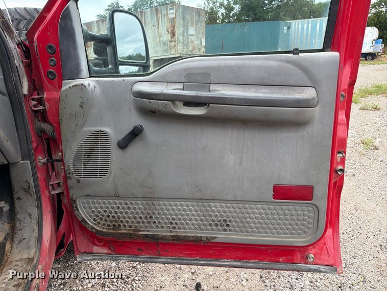 image for item DZ4786 2004 Ford F250 Super Duty Crew Cab pickup truck