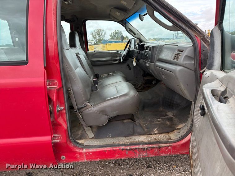 image for item DZ4786 2004 Ford F250 Super Duty Crew Cab pickup truck