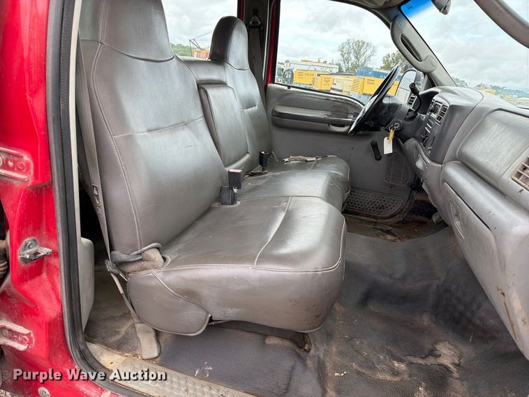 image for item DZ4786 2004 Ford F250 Super Duty Crew Cab pickup truck