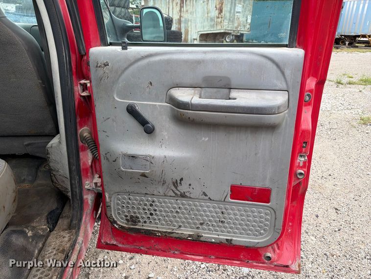 image for item DZ4786 2004 Ford F250 Super Duty Crew Cab pickup truck