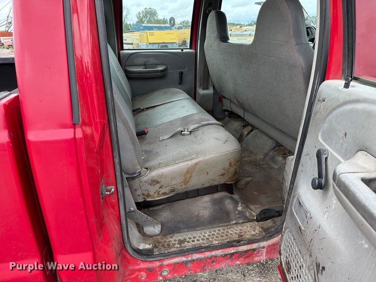 image for item DZ4786 2004 Ford F250 Super Duty Crew Cab pickup truck