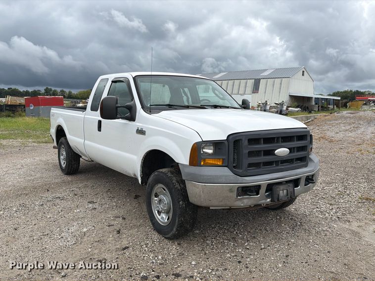 image for item DZ4787 2005 Ford F250 Super Duty XL Ext. Cab pickup truck