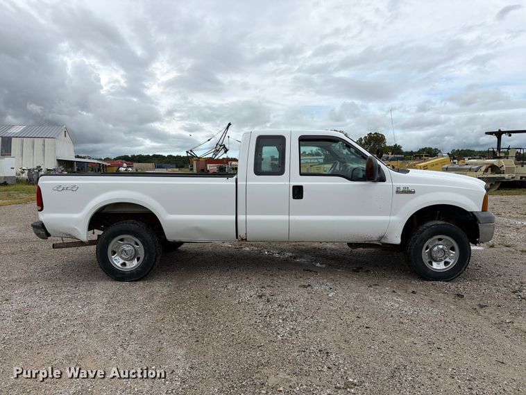 image for item DZ4787 2005 Ford F250 Super Duty XL Ext. Cab pickup truck