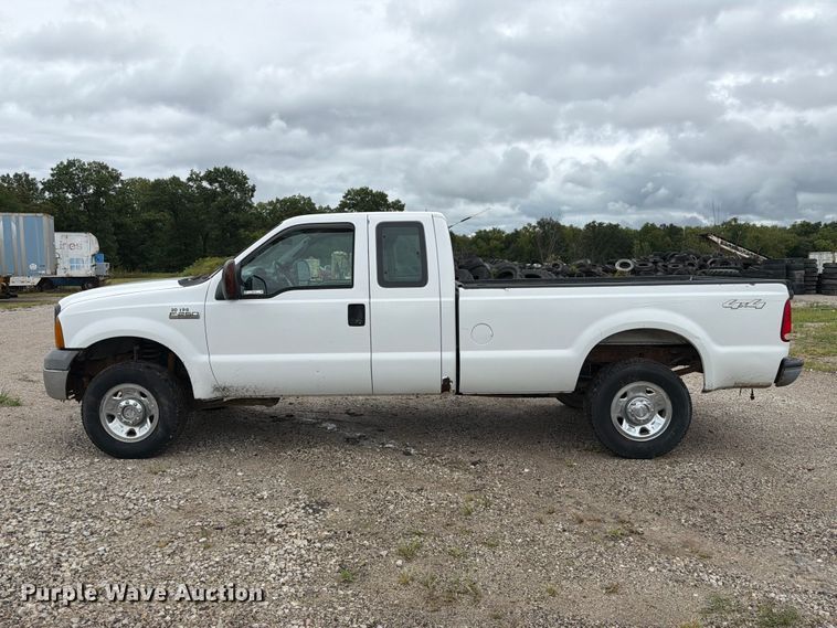 image for item DZ4787 2005 Ford F250 Super Duty XL Ext. Cab pickup truck