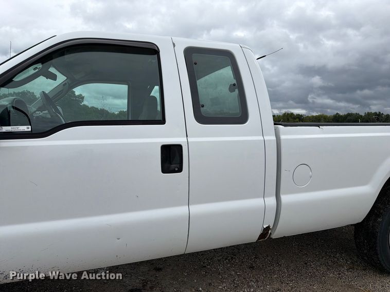 image for item DZ4787 2005 Ford F250 Super Duty XL Ext. Cab pickup truck