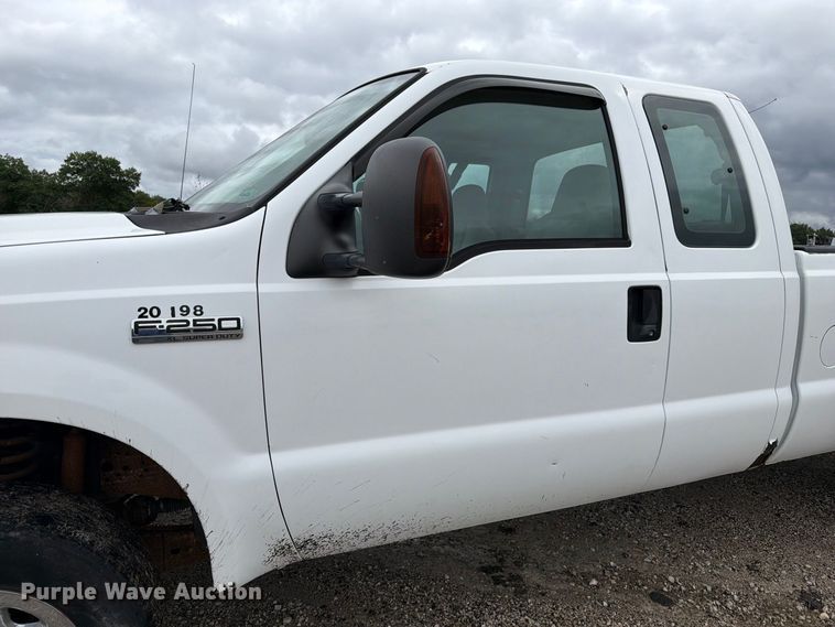 image for item DZ4787 2005 Ford F250 Super Duty XL Ext. Cab pickup truck