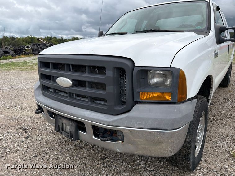 image for item DZ4787 2005 Ford F250 Super Duty XL Ext. Cab pickup truck