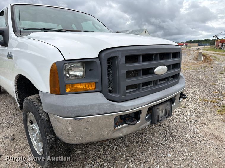 image for item DZ4787 2005 Ford F250 Super Duty XL Ext. Cab pickup truck