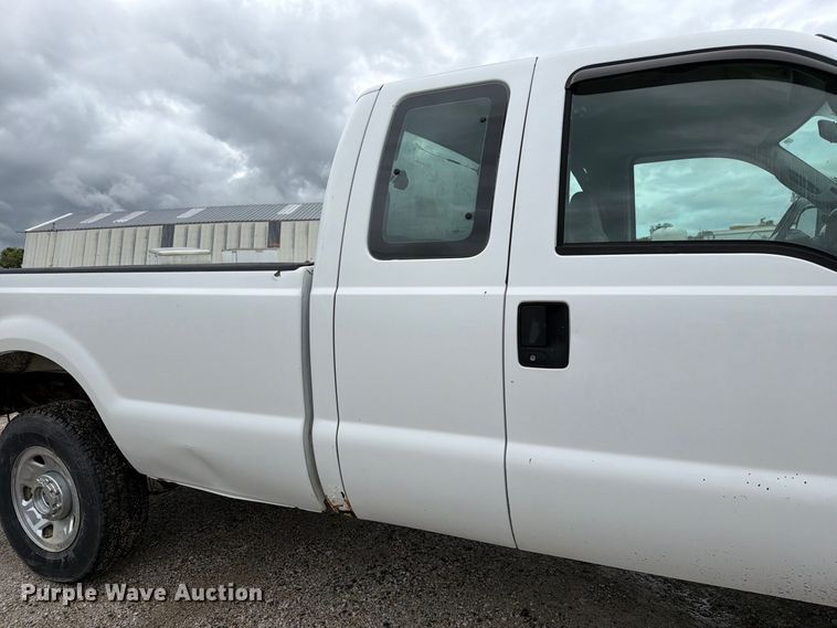image for item DZ4787 2005 Ford F250 Super Duty XL Ext. Cab pickup truck