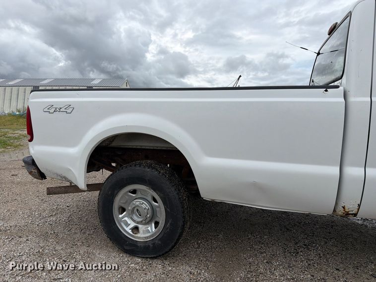 image for item DZ4787 2005 Ford F250 Super Duty XL Ext. Cab pickup truck