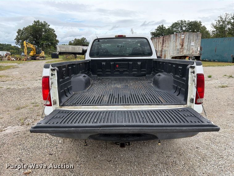image for item DZ4787 2005 Ford F250 Super Duty XL Ext. Cab pickup truck