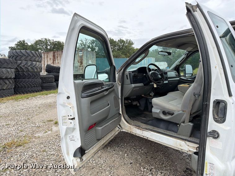 image for item DZ4787 2005 Ford F250 Super Duty XL Ext. Cab pickup truck