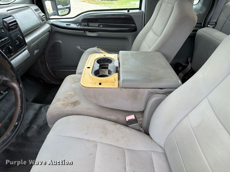 image for item DZ4787 2005 Ford F250 Super Duty XL Ext. Cab pickup truck