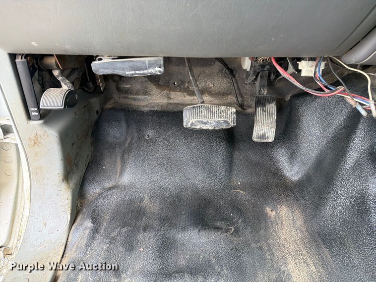 image for item DZ4787 2005 Ford F250 Super Duty XL Ext. Cab pickup truck