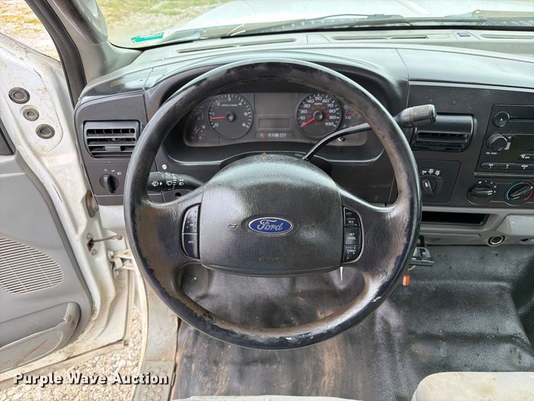 image for item DZ4787 2005 Ford F250 Super Duty XL Ext. Cab pickup truck