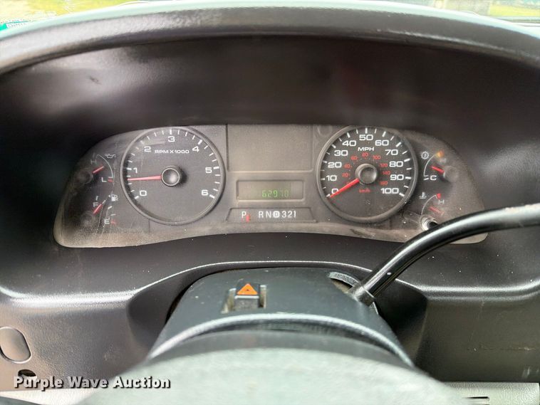 image for item DZ4787 2005 Ford F250 Super Duty XL Ext. Cab pickup truck