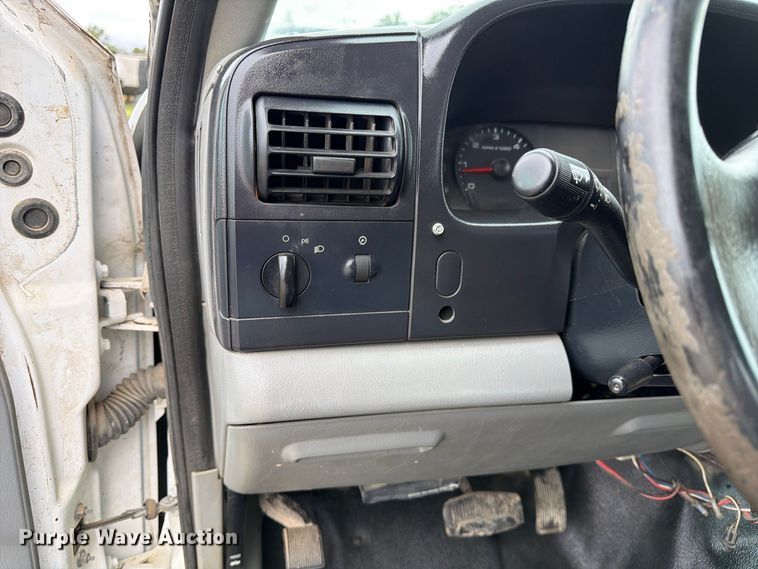 image for item DZ4787 2005 Ford F250 Super Duty XL Ext. Cab pickup truck