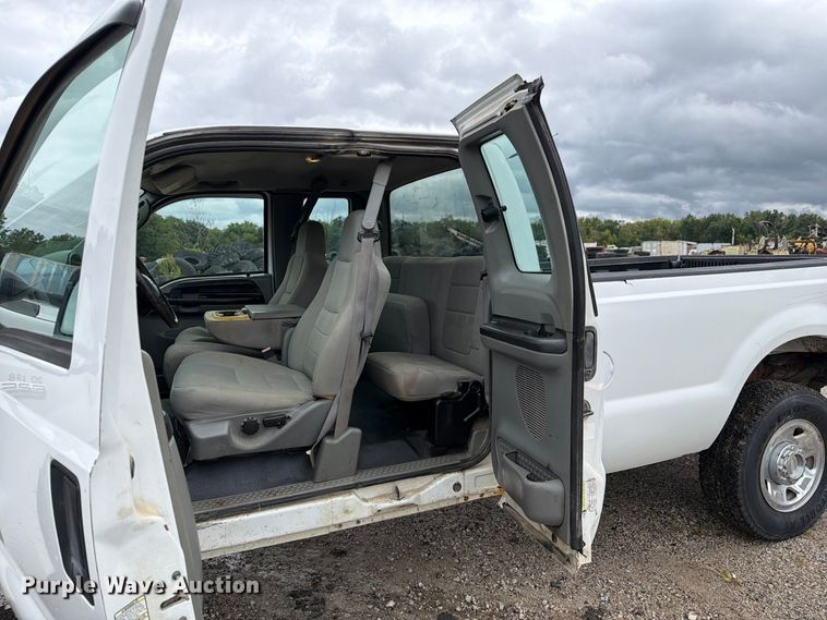 image for item DZ4787 2005 Ford F250 Super Duty XL Ext. Cab pickup truck