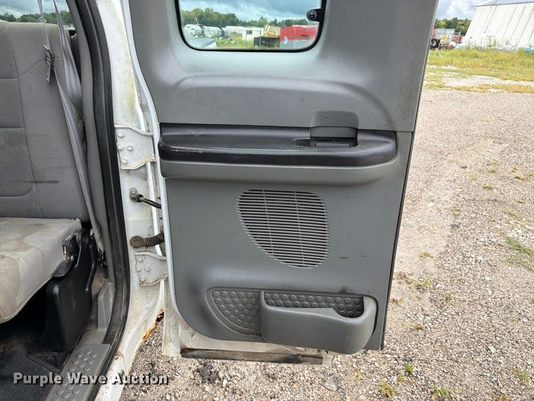 image for item DZ4787 2005 Ford F250 Super Duty XL Ext. Cab pickup truck