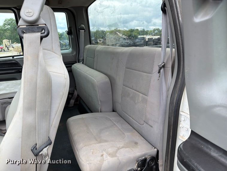image for item DZ4787 2005 Ford F250 Super Duty XL Ext. Cab pickup truck