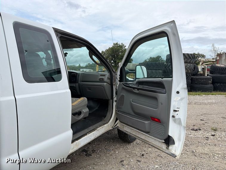 image for item DZ4787 2005 Ford F250 Super Duty XL Ext. Cab pickup truck