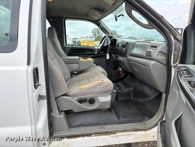 image for item DZ4787 2005 Ford F250 Super Duty XL Ext. Cab pickup truck