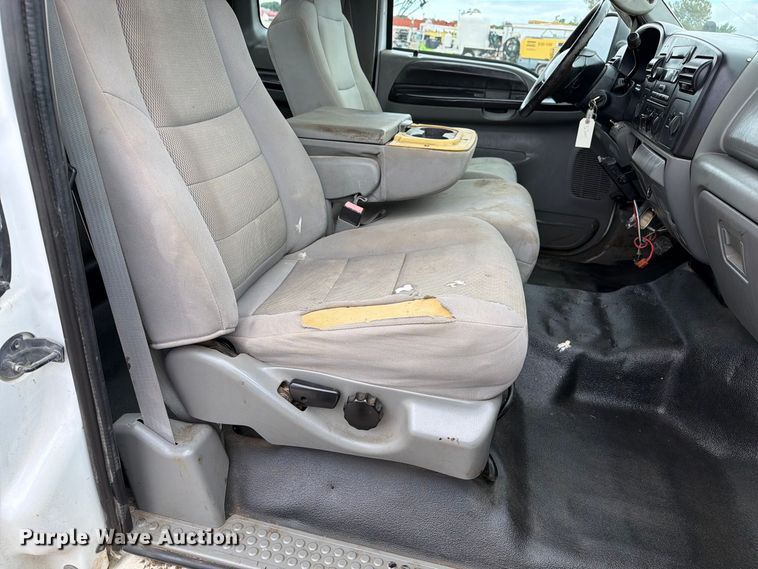 image for item DZ4787 2005 Ford F250 Super Duty XL Ext. Cab pickup truck