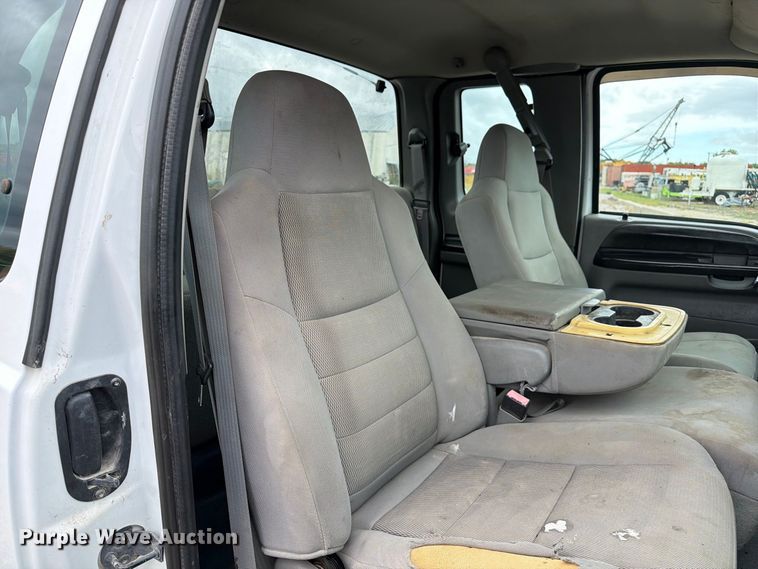 image for item DZ4787 2005 Ford F250 Super Duty XL Ext. Cab pickup truck
