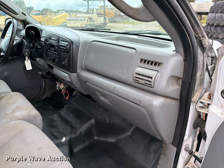 image for item DZ4787 2005 Ford F250 Super Duty XL Ext. Cab pickup truck
