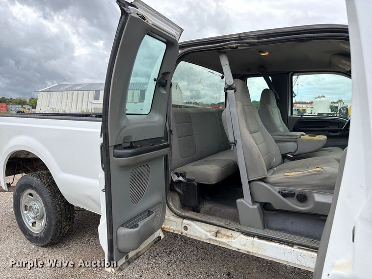 image for item DZ4787 2005 Ford F250 Super Duty XL Ext. Cab pickup truck