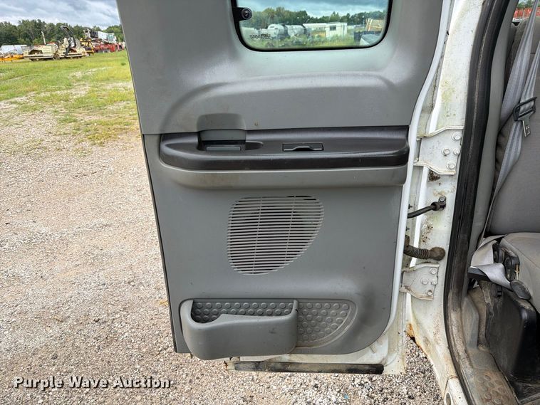 image for item DZ4787 2005 Ford F250 Super Duty XL Ext. Cab pickup truck