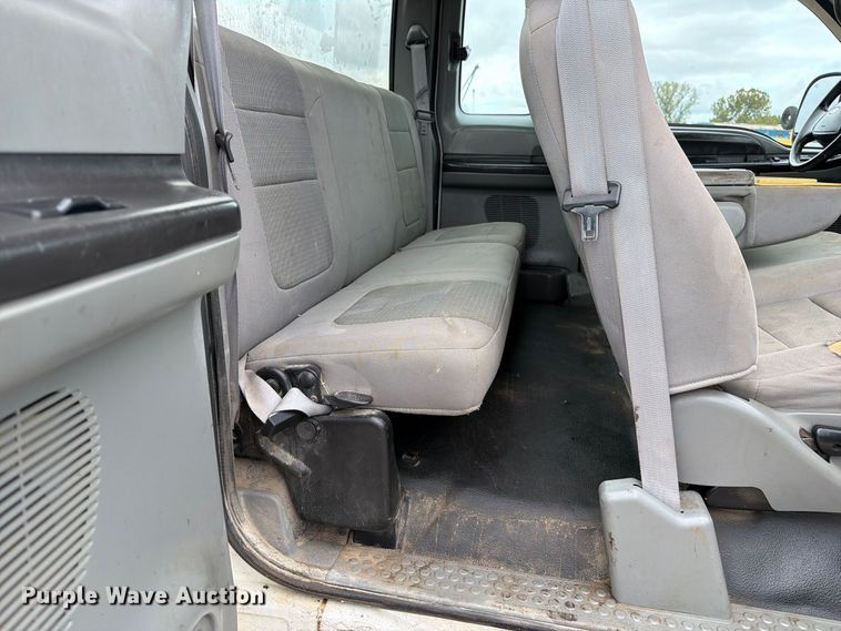 image for item DZ4787 2005 Ford F250 Super Duty XL Ext. Cab pickup truck