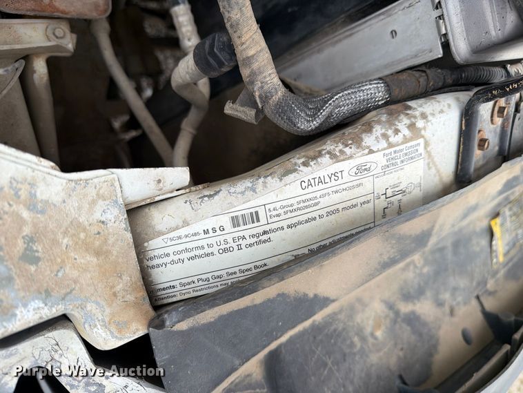 image for item DZ4787 2005 Ford F250 Super Duty XL Ext. Cab pickup truck
