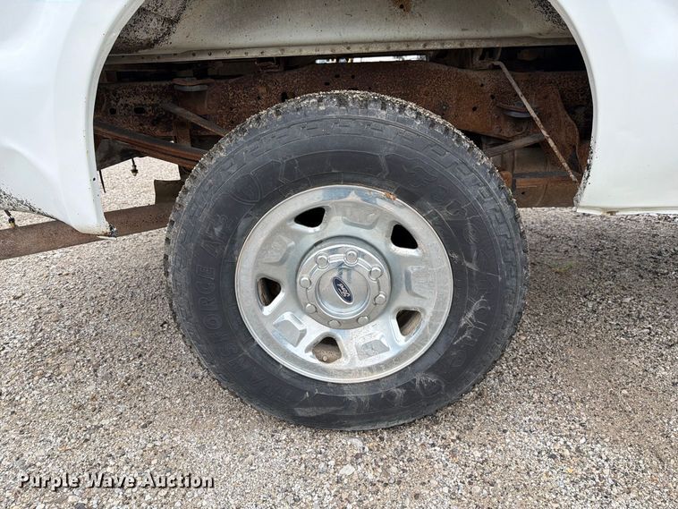 image for item DZ4787 2005 Ford F250 Super Duty XL Ext. Cab pickup truck