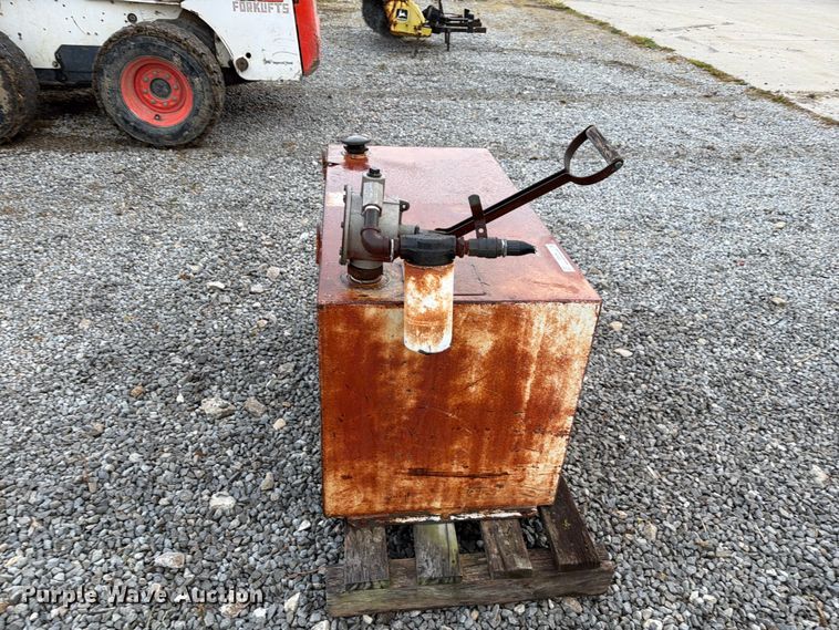 image for item DZ4794 Delta R-110 fuel tank