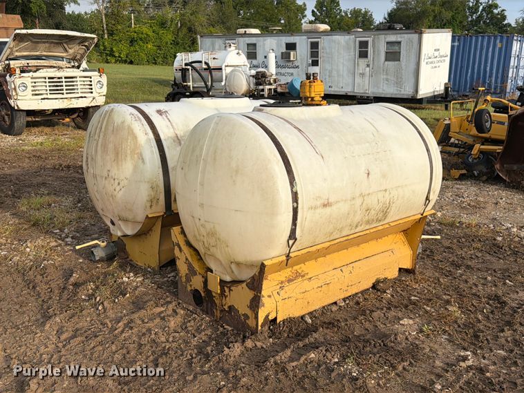 image for item DZ4796 (2) Vermeer 300 gallon tanks