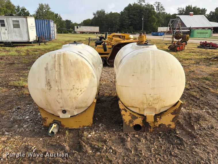 image for item DZ4796 (2) Vermeer 300 gallon tanks